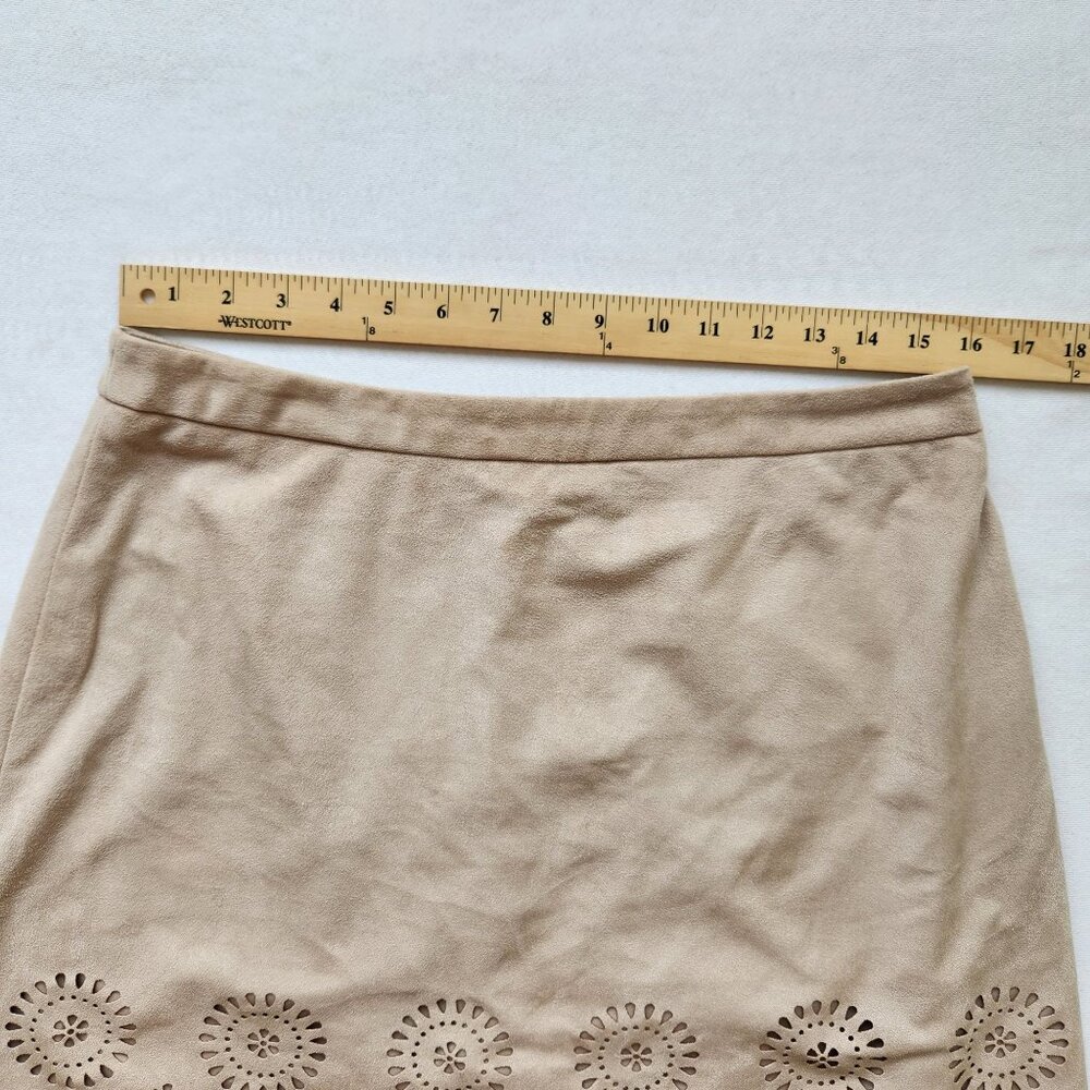 Vince Camuto Cut Out Floral Faux Suede Mini Skirt Office Siren Feminine Soft 10 - Picture 8 of 9